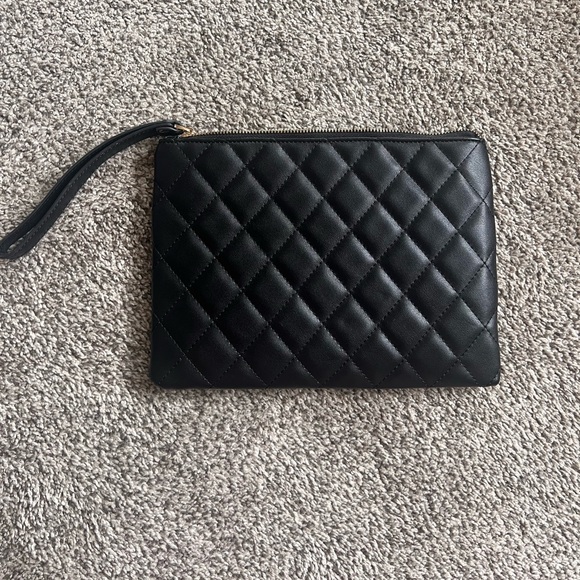 Black Quilted Clutch - Picture 2 of 4